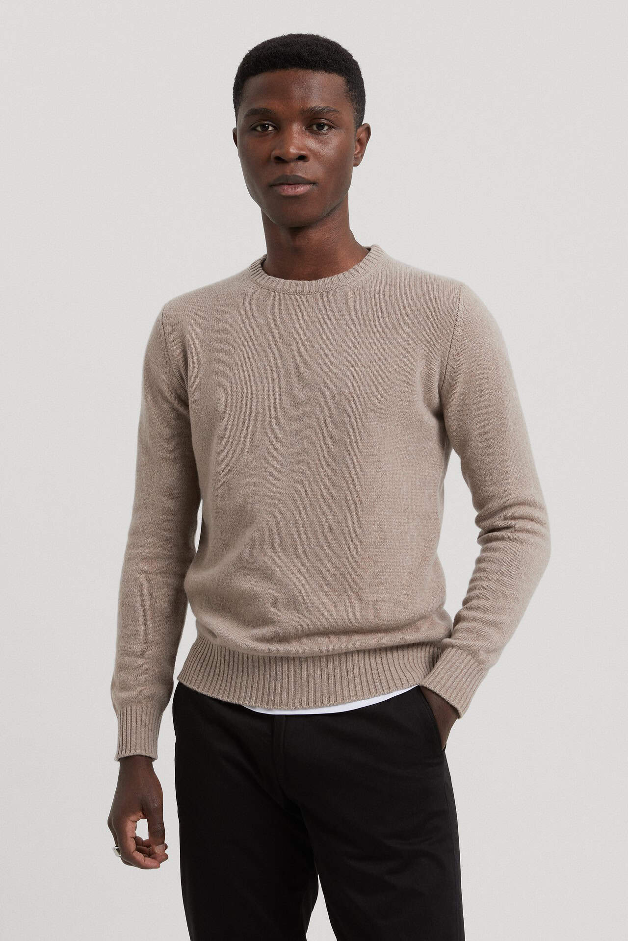 Man wearing the asket cashmere sweater
