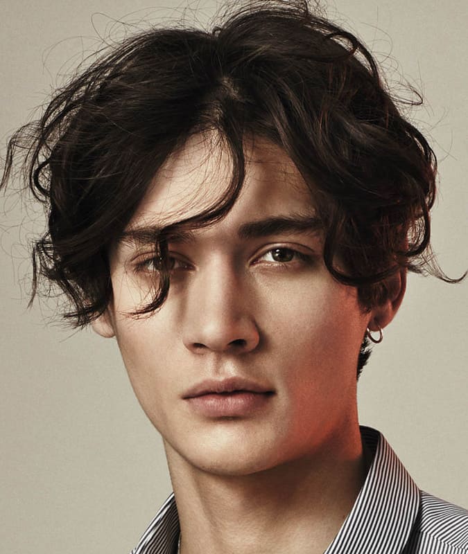 Men's wavy hairstyles